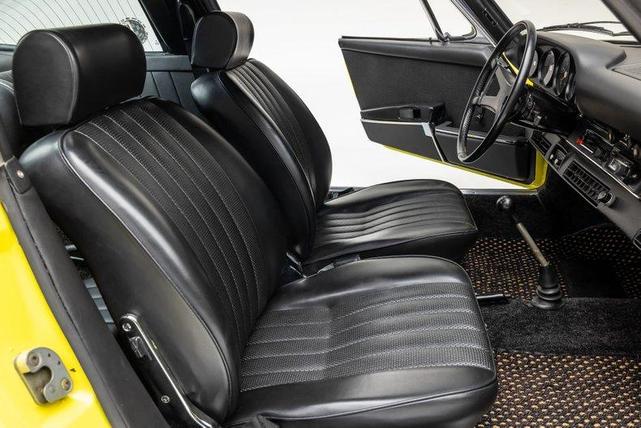 Photo of 1971 Light Yellow Porsche 911