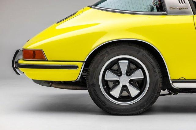 Photo of 1971 Light Yellow Porsche 911