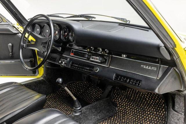 Photo of 1971 Light Yellow Porsche 911