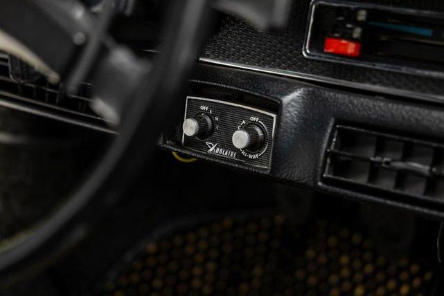 Photo of 1971 Light Yellow Porsche 911