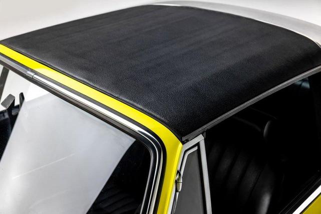 Photo of 1971 Light Yellow Porsche 911