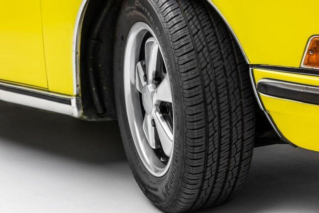 Photo of 1971 Light Yellow Porsche 911