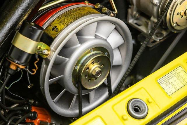 Photo of 1971 Light Yellow Porsche 911