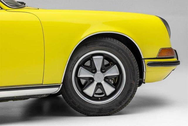 Photo of 1971 Light Yellow Porsche 911