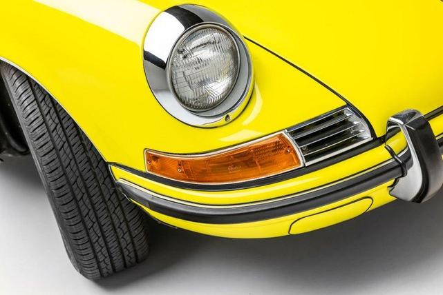 Photo of 1971 Light Yellow Porsche 911