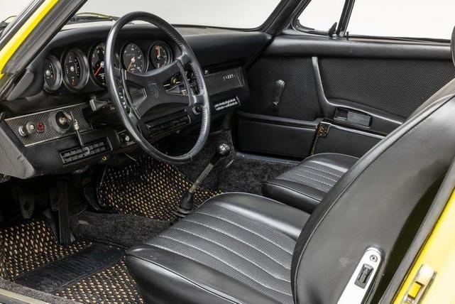 Photo of 1971 Light Yellow Porsche 911