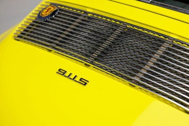 Photo of 1971 Light Yellow Porsche 911