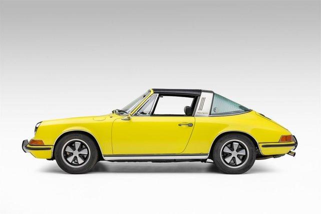 Photo of 1971 Light Yellow Porsche 911