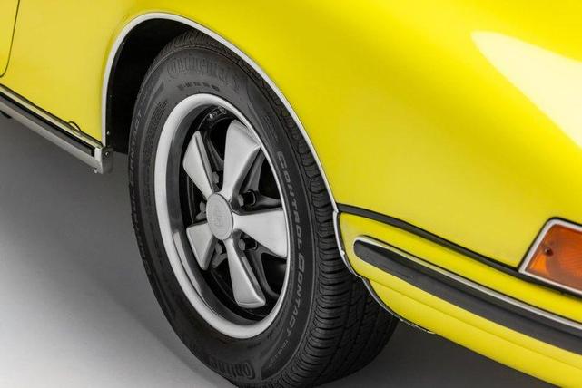 Photo of 1971 Light Yellow Porsche 911
