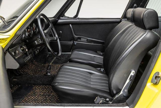 Photo of 1971 Light Yellow Porsche 911