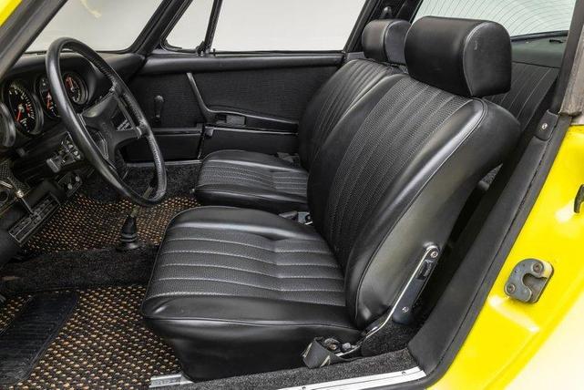 Photo of 1971 Light Yellow Porsche 911