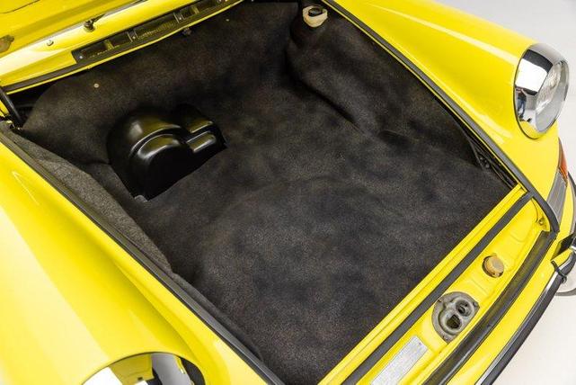 Photo of 1971 Light Yellow Porsche 911