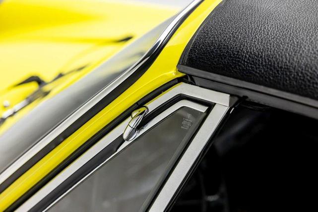 Photo of 1971 Light Yellow Porsche 911