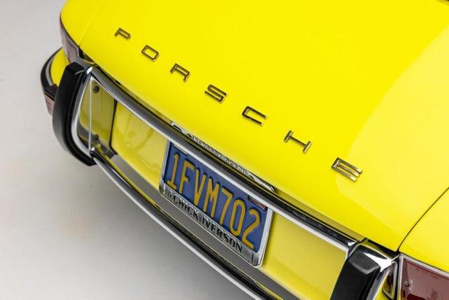 Photo of 1971 Light Yellow Porsche 911