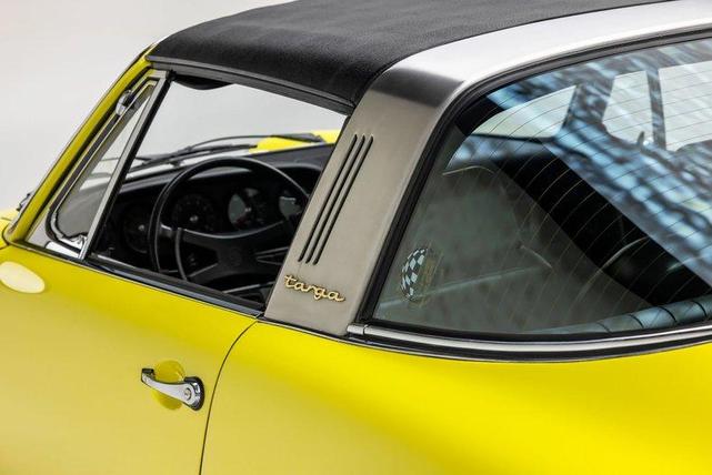 Photo of 1971 Light Yellow Porsche 911