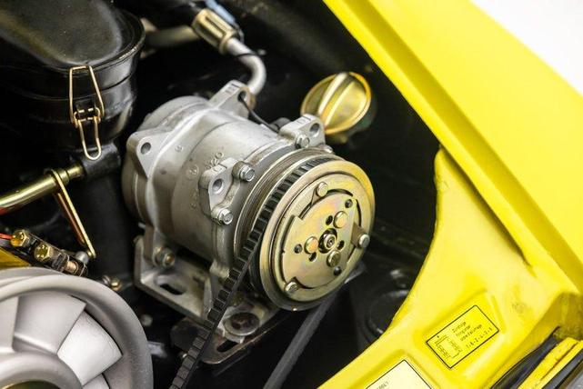 Photo of 1971 Light Yellow Porsche 911