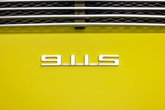 Photo of 1971 Light Yellow Porsche 911