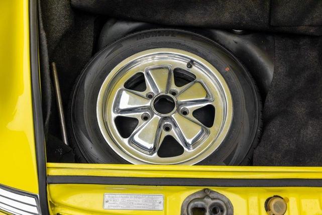 Photo of 1971 Light Yellow Porsche 911