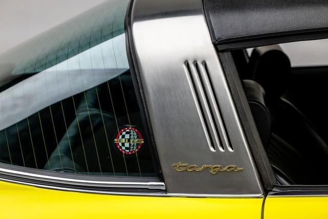 Photo of 1971 Light Yellow Porsche 911