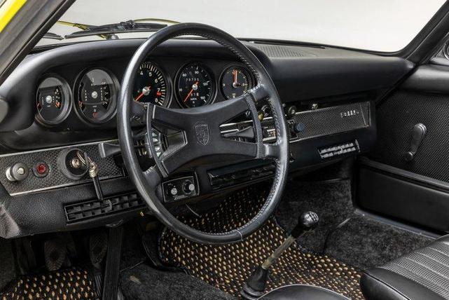 Photo of 1971 Light Yellow Porsche 911