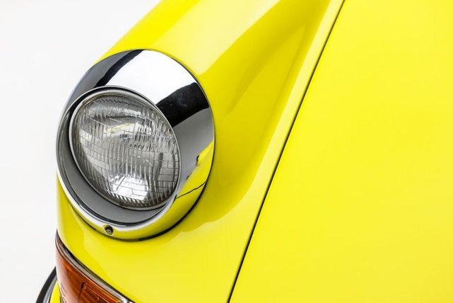 Photo of 1971 Light Yellow Porsche 911