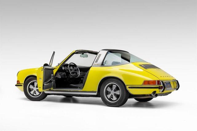 Photo of 1971 Light Yellow Porsche 911