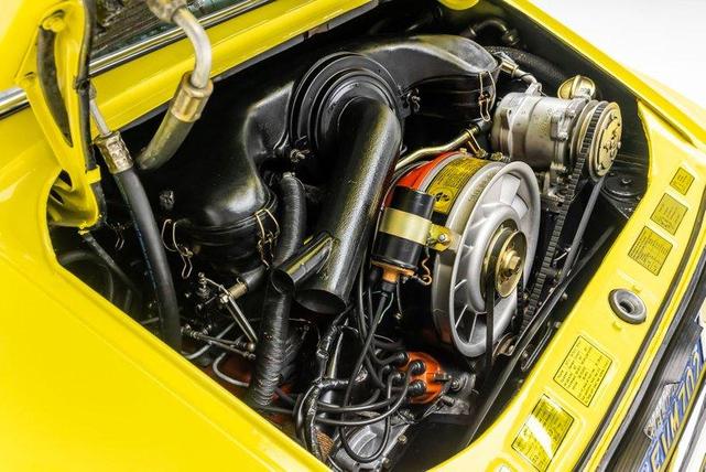 Photo of 1971 Light Yellow Porsche 911