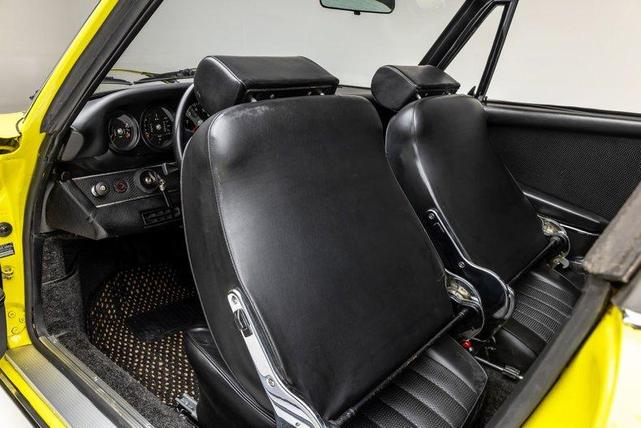 Photo of 1971 Light Yellow Porsche 911