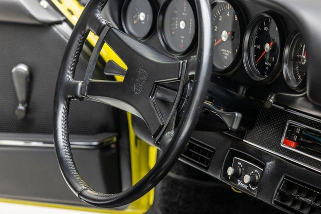 Photo of 1971 Light Yellow Porsche 911