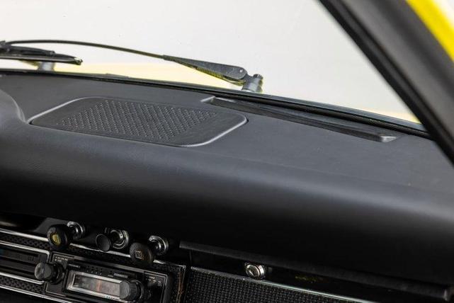 Photo of 1971 Light Yellow Porsche 911