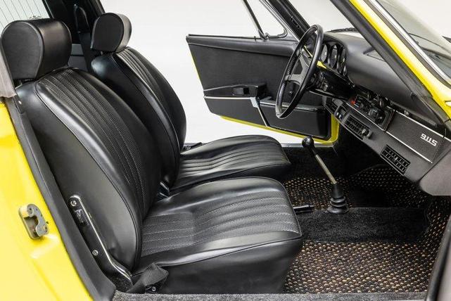 Photo of 1971 Light Yellow Porsche 911