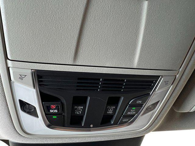 Photo of 2025 Majestic Black Pearl Acura MDX