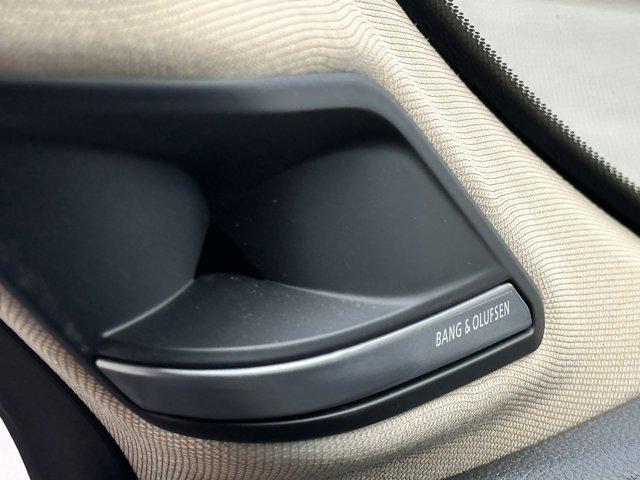 Photo of 2025 Platinum White Pearl Acura MDX