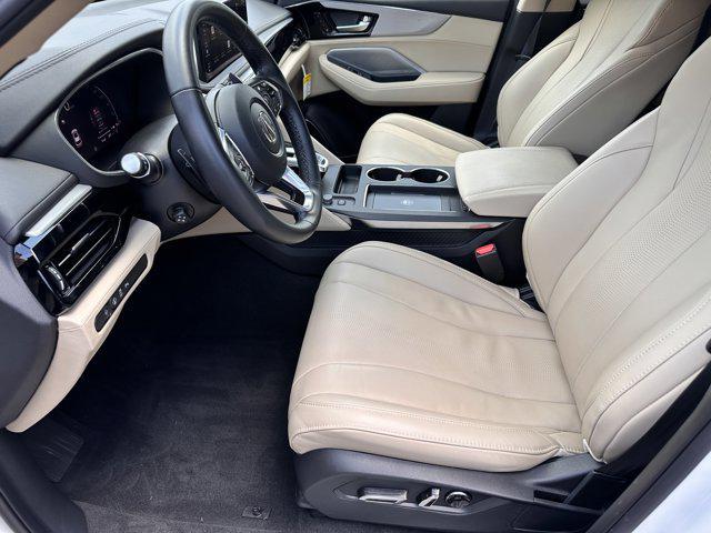 Photo of 2025 Platinum White Pearl Acura MDX