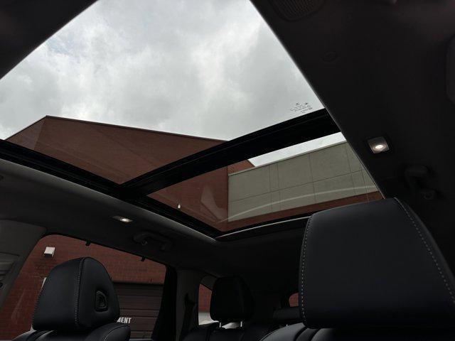 Photo of 2025 PLATINUM WHITE Acura MDX