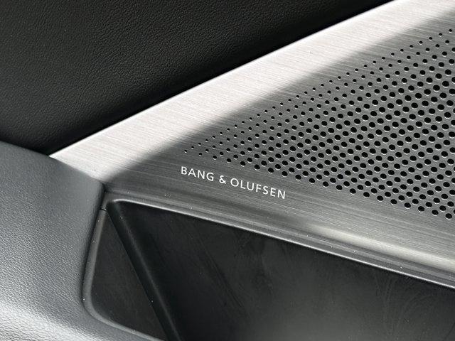 Photo of 2025 PLATINUM WHITE Acura MDX