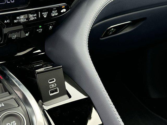Photo of 2025 Lunar Silver Metallic Acura MDX