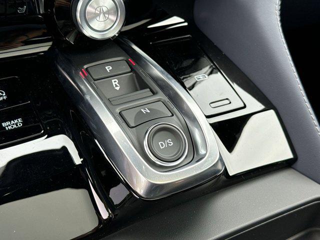 Photo of 2025 Lunar Silver Metallic Acura MDX