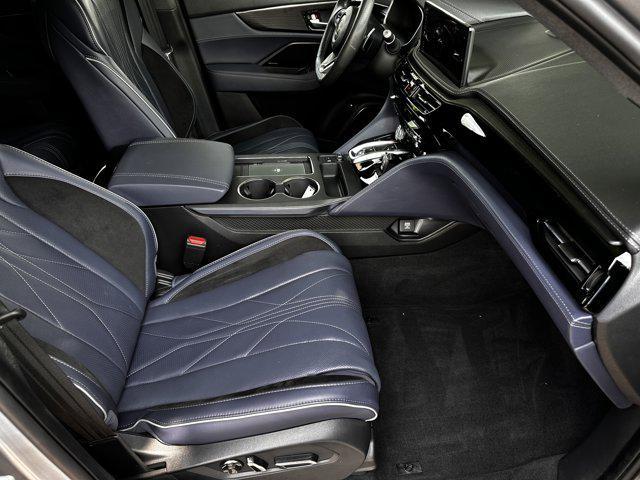 Photo of 2025 Lunar Silver Metallic Acura MDX