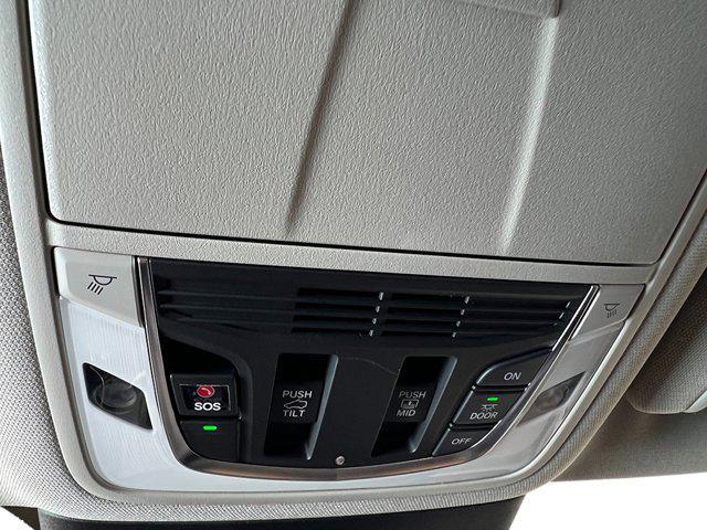 Photo of 2025 Majestic Black Pearl Acura MDX