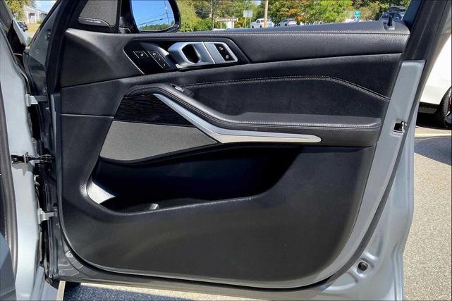 Photo of 2024 Skyscraper Grey Metallic BMW X7