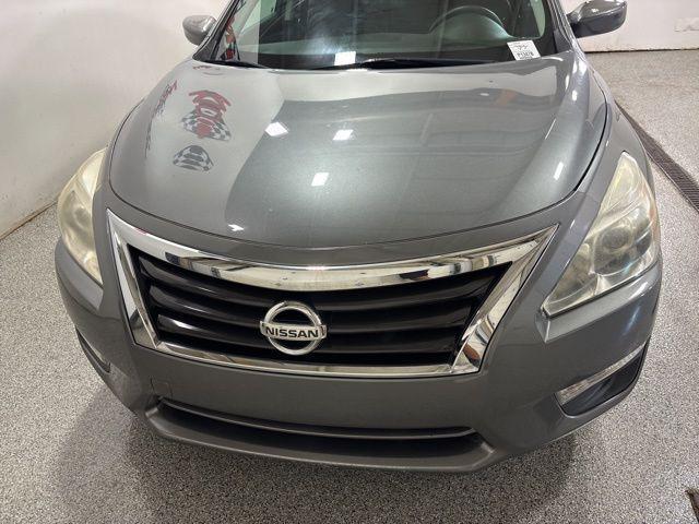 Photo of 2015 Gun Metallic Nissan Altima