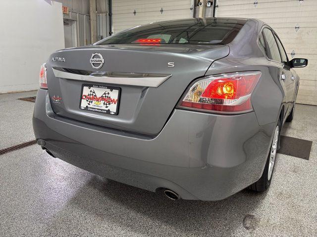 Photo of 2015 Gun Metallic Nissan Altima