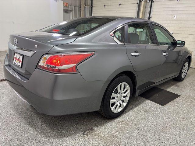 Photo of 2015 Gun Metallic Nissan Altima