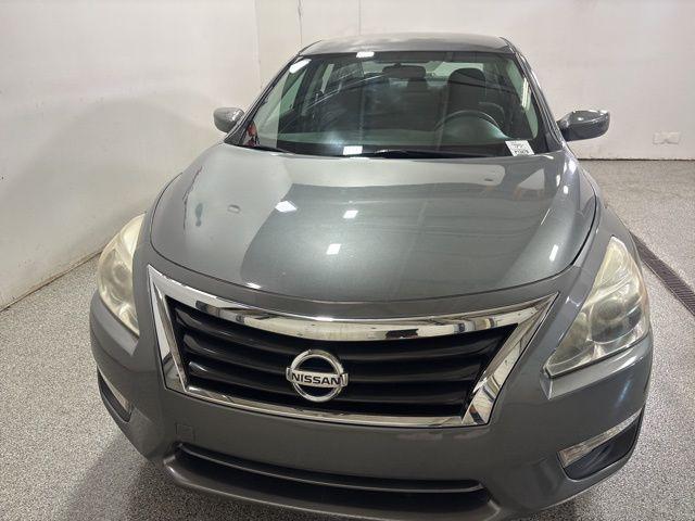 Photo of 2015 Gun Metallic Nissan Altima