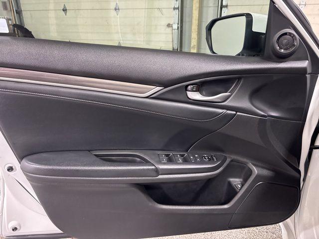 Photo of 2019 Platinum White Pearl Honda Civic