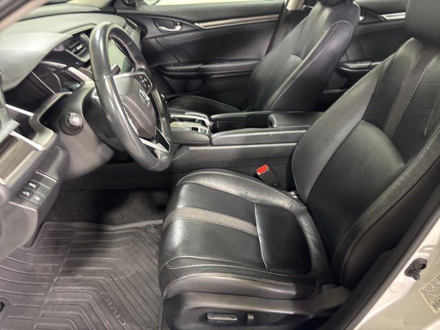 Photo of 2019 Platinum White Pearl Honda Civic