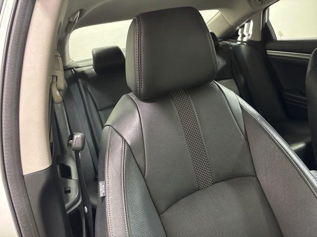 Photo of 2019 Platinum White Pearl Honda Civic