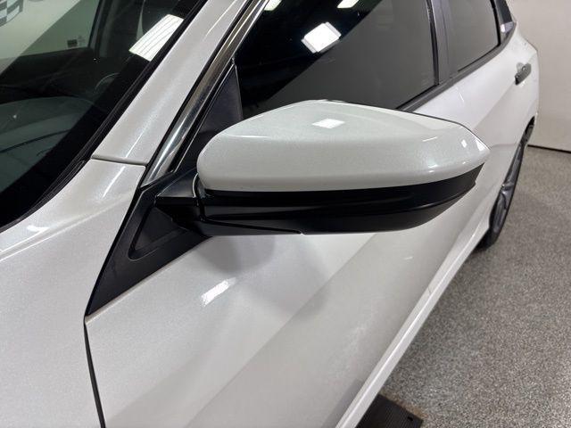 Photo of 2019 Platinum White Pearl Honda Civic