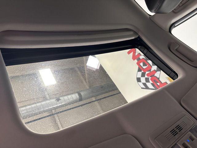 Photo of 2019 Platinum White Pearl Honda Civic